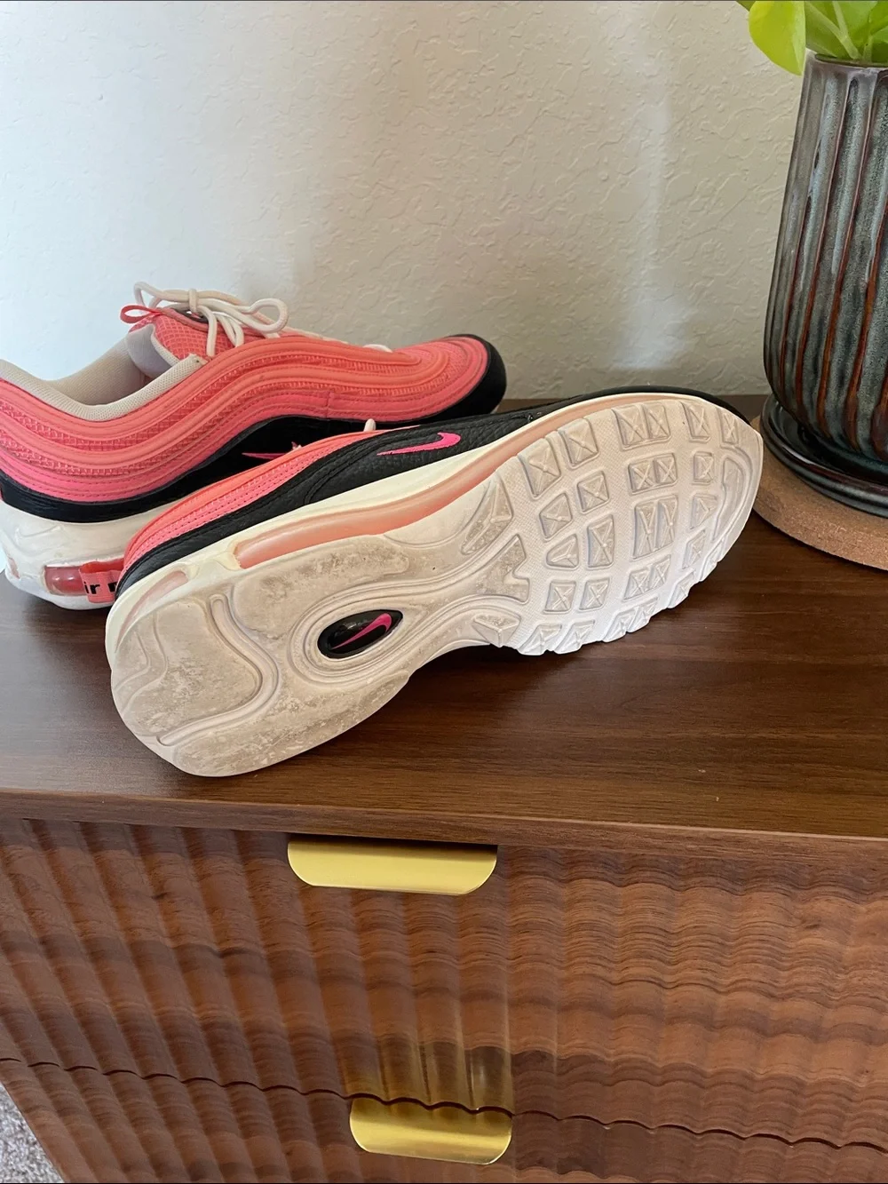 Nike Men 's Air Max 97 Pink and Black Athletic Shoes Air